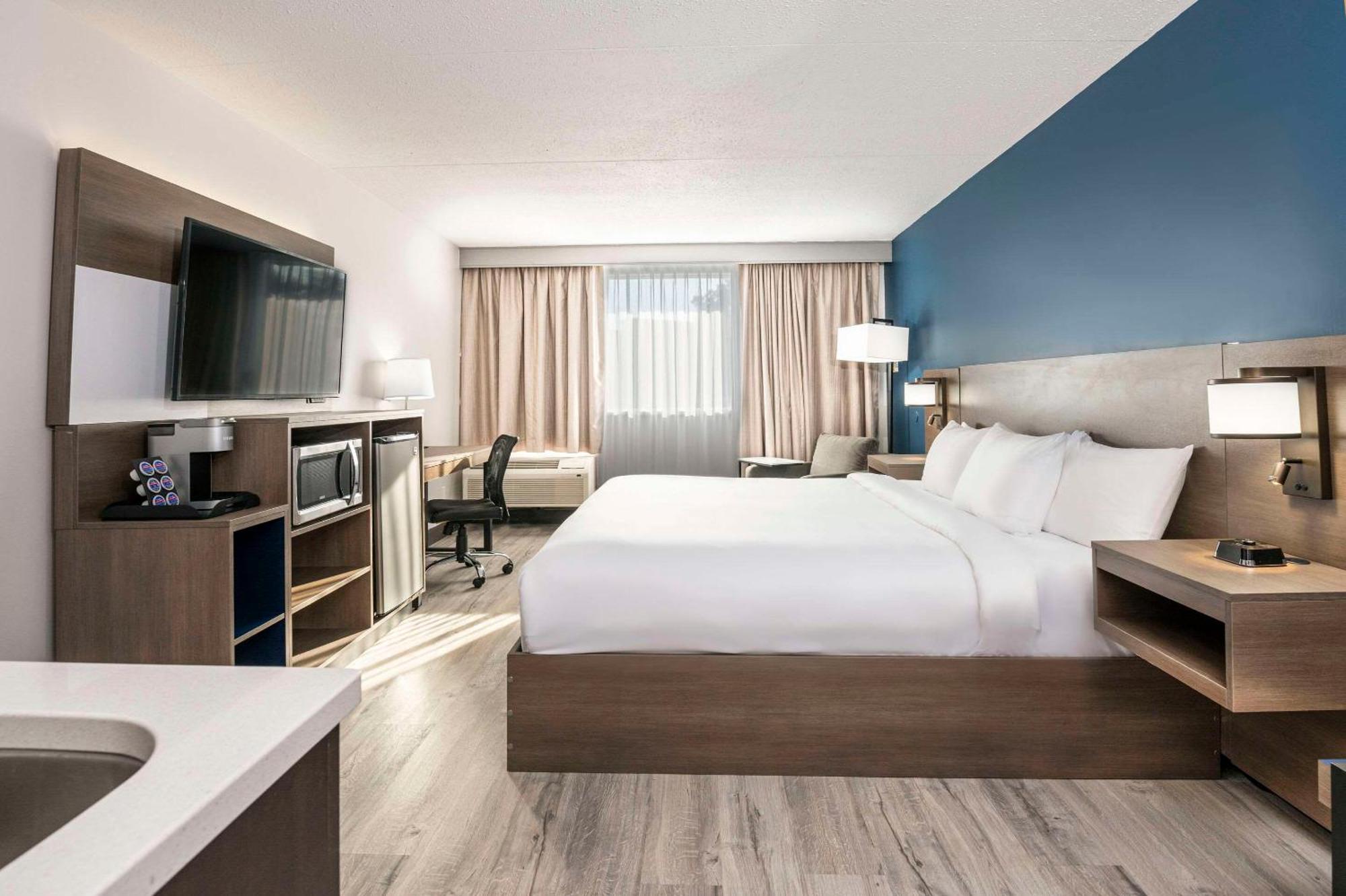 Comfort Suites Kingston Central 외부 사진